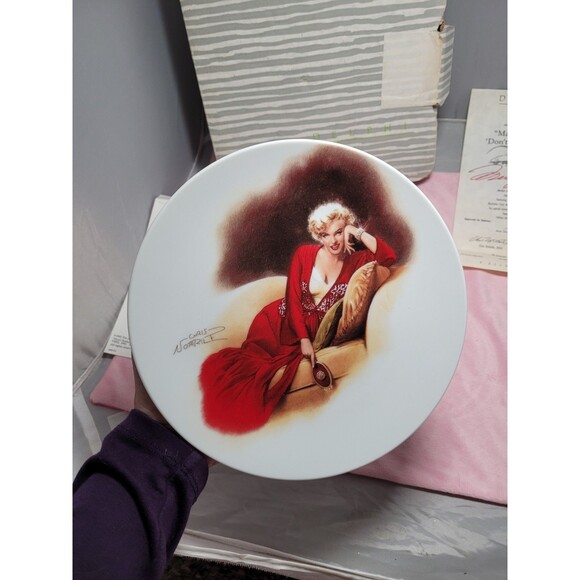 The Marilyn Monroe "Don't Bother To Knock" Collection Plate By Delphi - Picture 3 of 4